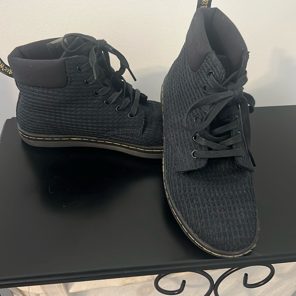 Dr. Marten's, like new,  Maelly Rounded Collar Boot ladies 8